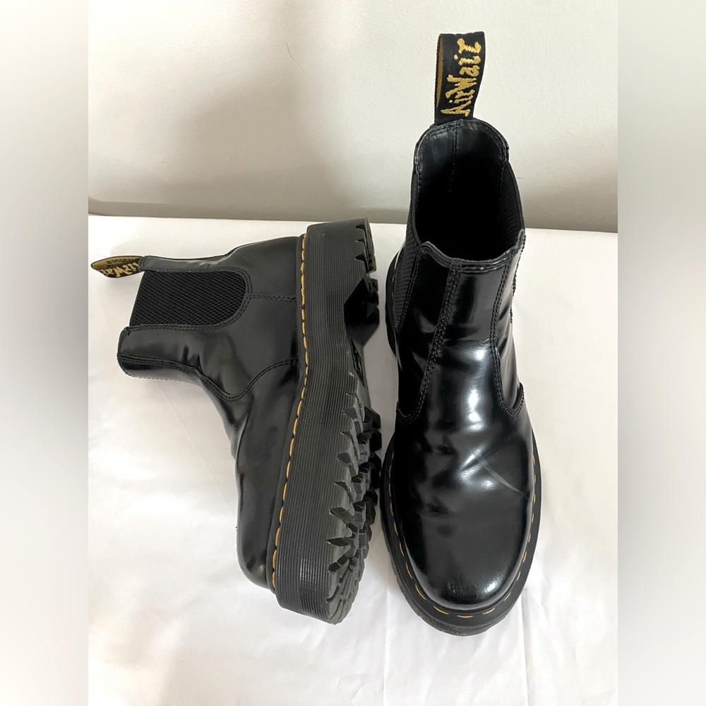 PLATFORM DOC MARTENS CHELSEA BOOT! Size Women’s 8.